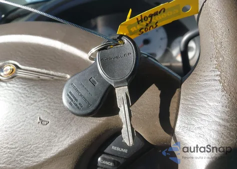 2003 Chrysler Town & Country z USA, uszkodzony, nr VIN 2C8GP24313R272348